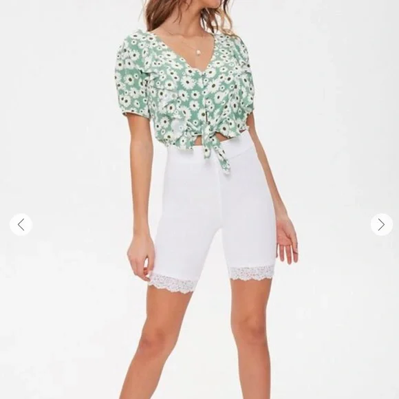 Forever 21 Green Daisy V-Neck Tie Blouse - Picture 10 of 12